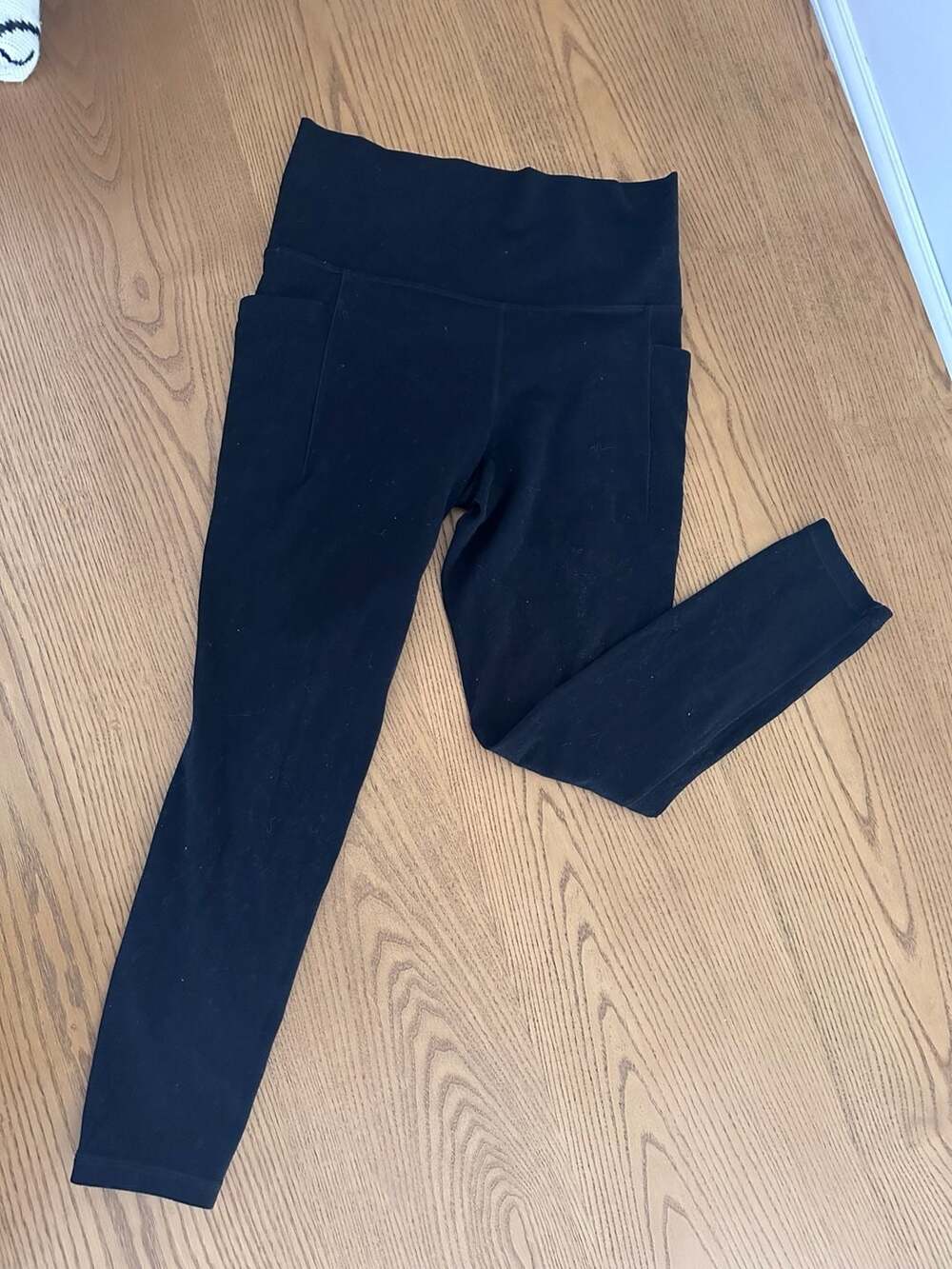 Athleta Salutation Stash Pocket II 7/8 Tight Leggings